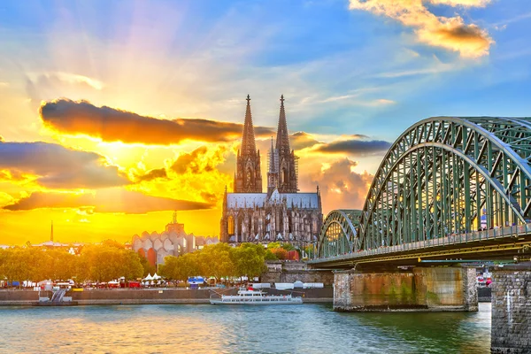 Gün batımında Köln — Stok fotoğraf