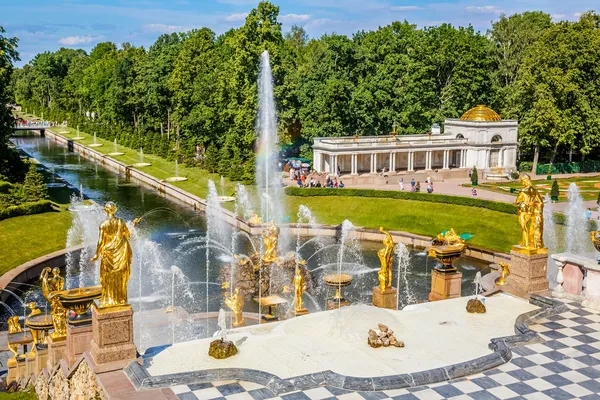 Grande Cascata em Peterhof, São Petersburgo — Fotografia de Stock