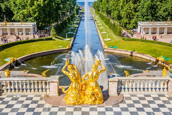 Wielki kaskada w peterhof, st petersburg — Zdjęcie stockowe