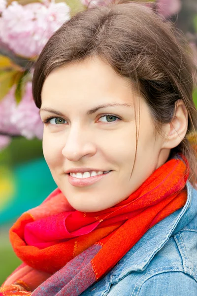 Portrait of young beautiful woman — Stock Photo, Image