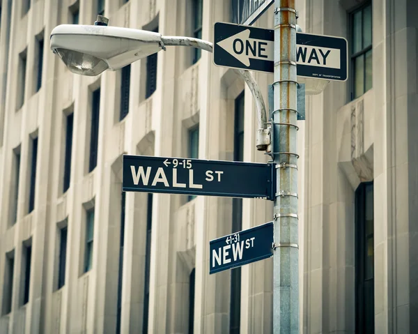 Tecken på Wall street, new york — Stockfoto