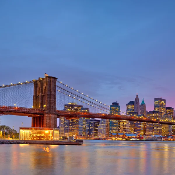 Brooklyn-híd és a Manhattan alkonyatkor — Stock Fotó