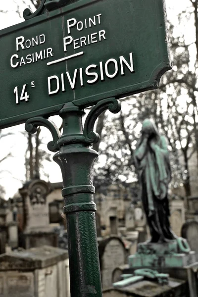 Cemitério parisiense — Fotografia de Stock