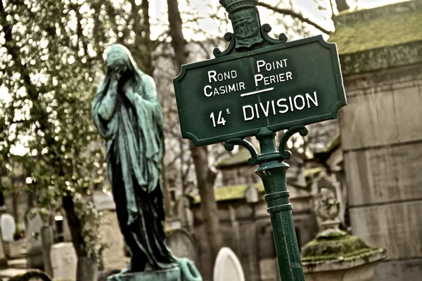 Parisiska kyrkogård — Stockfoto