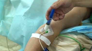 operasyon odasında propofol enjeksiyonu