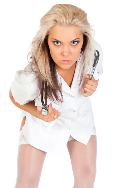 Ung kvinnlig läkare med stetoskop — Stockfoto