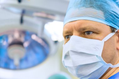 deneyimli doktor görünümünü
