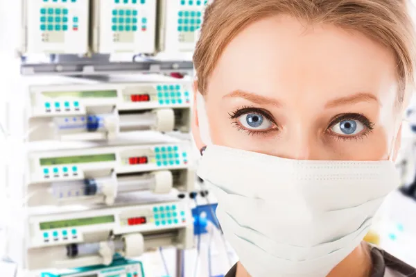 Young female doctor in ICU — Stock Photo, Image