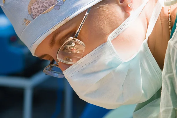 Female surgeon — Stock Photo, Image