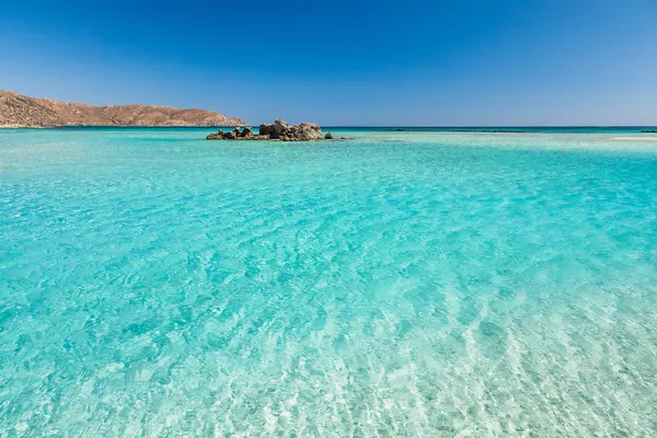 Turquoise water van elafonisi beach. — Stockfoto