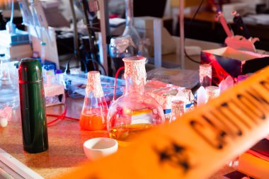 tehlikeli biochemicals laboratuvarında dikkatli bandı