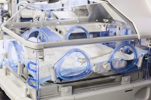 Incubator voor pasgeboren baby 's — Stockfoto