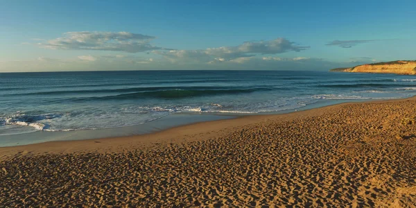 Small beach break — Stock Photo, Image