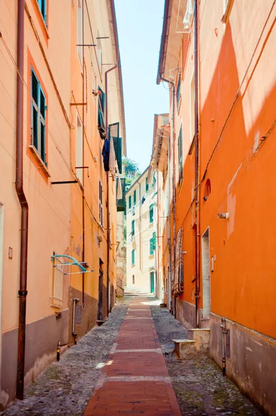 典型地中海狭窄的街道 — 图库照片