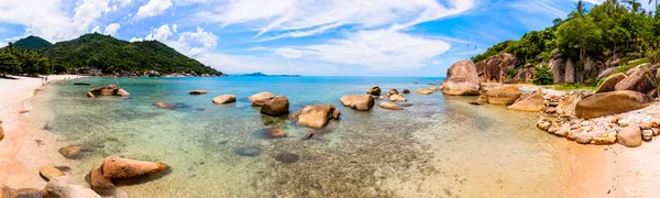 水晶湾热带海滩在苏梅岛，泰国 — 图库照片