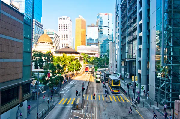 Calles y tráfico en el centro financiero de Hong Kong — Foto de Stock