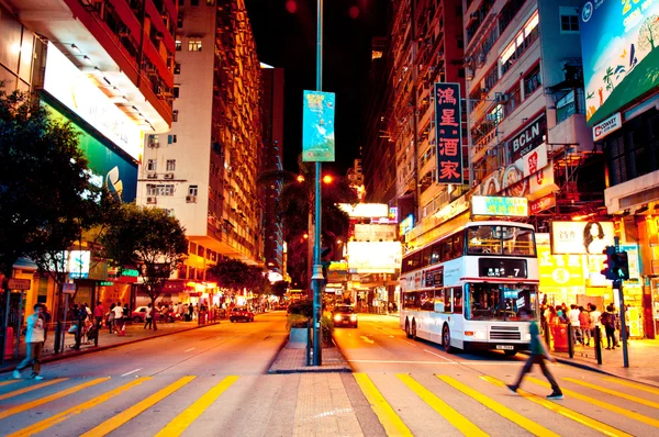 Insegne al neon su Nathan Road a Kowloon, Hong Kong — Foto Stock