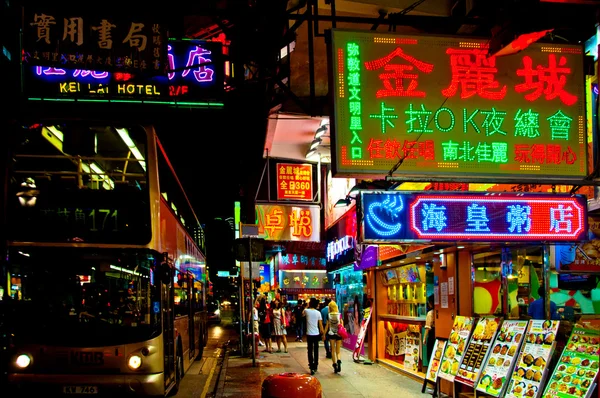 Nocny Widok ulicy nathan road w kowloon, Hongkong — Zdjęcie stockowe