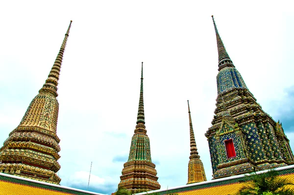 Starobylé pagoda v chrámu wat pho v Bangkoku Thajsko — Stock fotografie