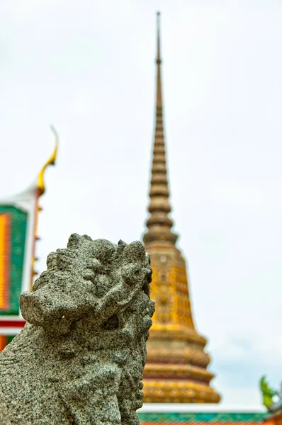 Храм ВАТ ПХО в Бангкоку, Таїланд — стокове фото