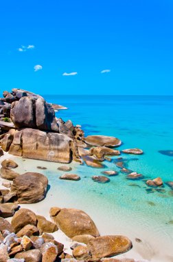 Deniz, kıyı ve taşlar koh Samui, Tayland