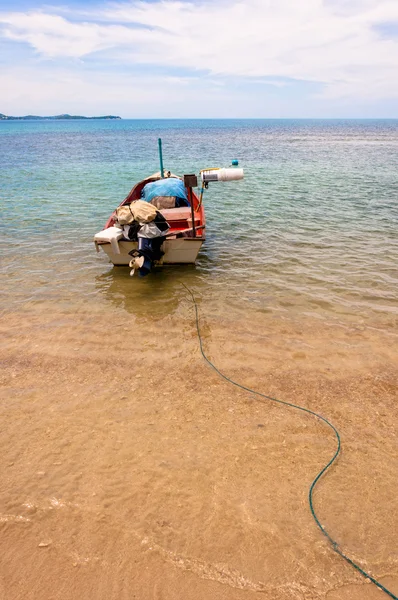 Mar tropical, praia e barco em Koh Samui — Fotografia de Stock