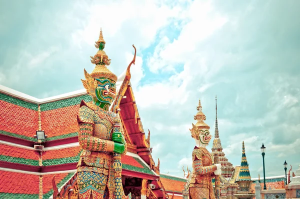 Guardian statues in Bangkok Grand Palace - Thailand — Stock Photo, Image