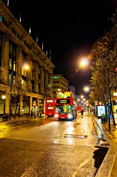 Vista nocturna de la calle Oxford en Londres, Reino Unido — Foto de Stock