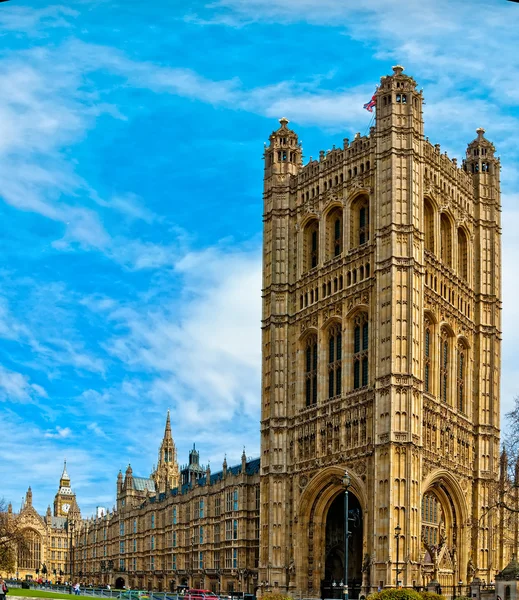 Palácio de Westminster com Big Ben em segundo plano - Londres — Fotografia de Stock