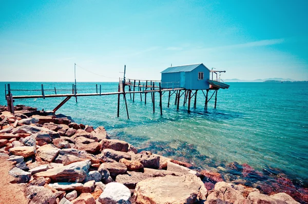 Cabana de pescadores azuis na costa da Toscana — Fotografia de Stock