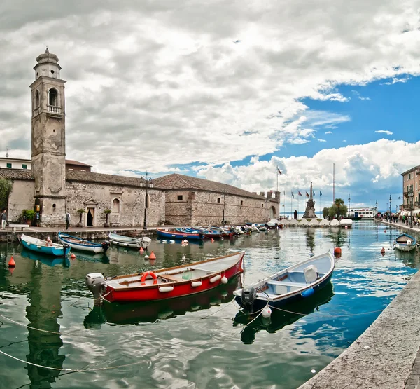 Puerto de Lazise en el lago de Garda - Italia —  Fotos de Stock