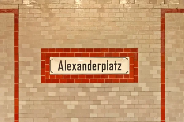 Alexanderplatz tecken på u-ban station i berlin — Stockfoto