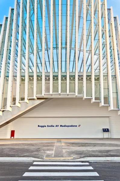 Nueva estación de tren Mediopadana en Reggio Emilia, Italia —  Fotos de Stock