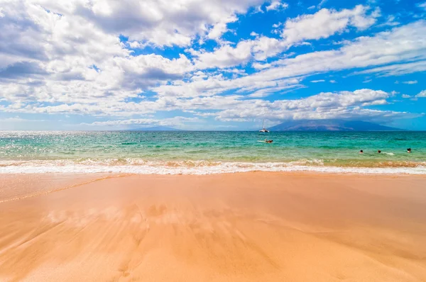 Makena strand, beroemde toeristische bestemming in maui, hawaii — Stockfoto