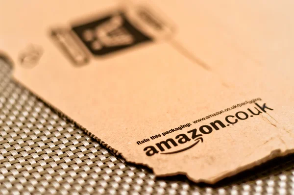 Paquete Amazon entregado en Milán, Italia —  Fotos de Stock