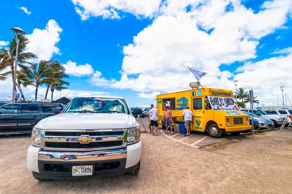 Gilligan's strand shack voedsel vrachtwagen in waikiki, hawaii — Stockfoto