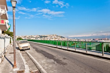 Sokak Görünümü'nde posillipo şehir ve Napoli Körfezi
