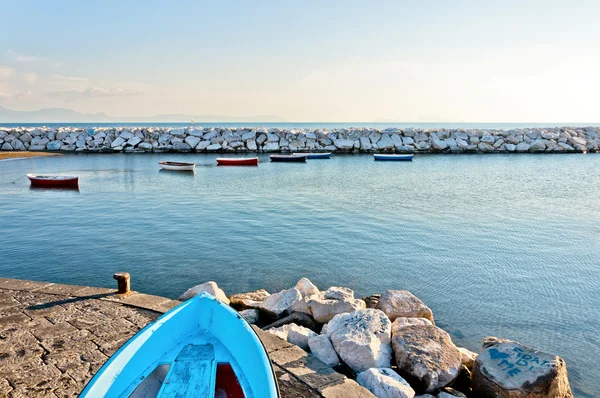 Mediterranean sea and boat in Naples bay — Stock Photo, Image