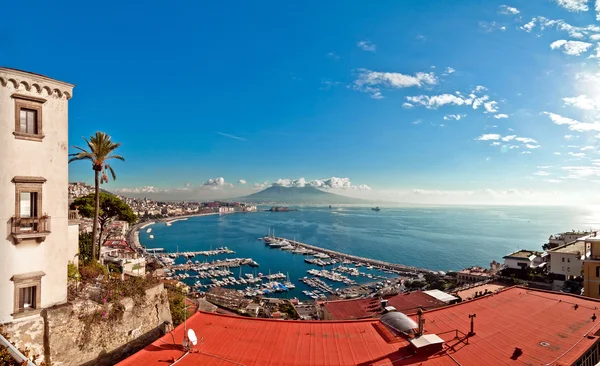 Vista de la bahía de Nápoles desde Posillipo con mar Mediterráneo - Italia —  Fotos de Stock