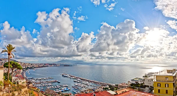 Nápoles vista da baía de Posillipo com mar Mediterrâneo - Itália — Fotografia de Stock