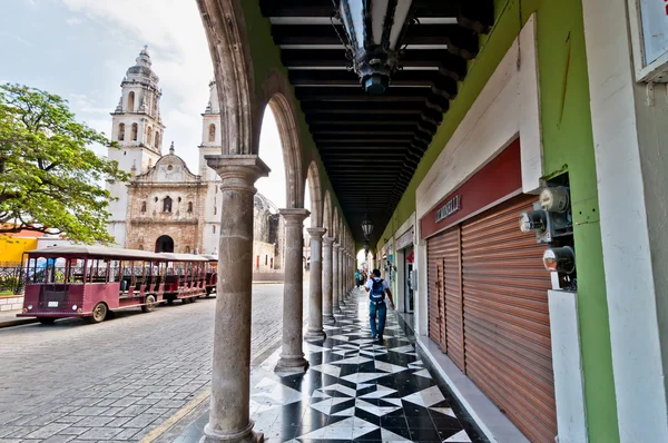 広場と大聖堂でカンペチェ、メキシコ — ストック写真