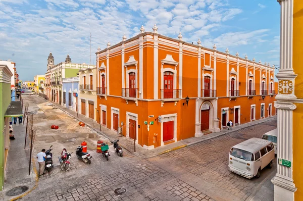Antiguos edificios coloniales en Campeche, México — Foto de Stock