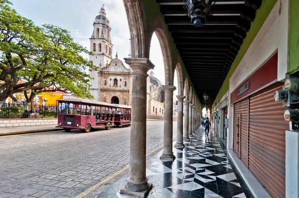 Náměstí a katedrála v Campeche, Mexiko — Stock fotografie