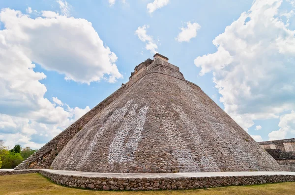 Oude Maya piramide in uxmal, yucatan, mexico — Stockfoto