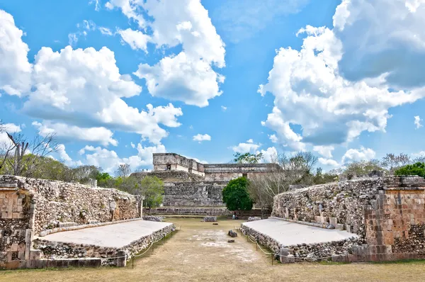 ウシュマルにある古代マヤ都市ユカタン、メキシコ — ストック写真