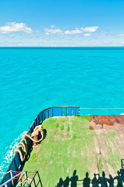 Tropiska havet på färjan till isla mujeres i cancun, Mexiko — Stockfoto