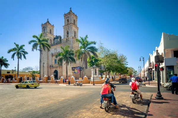 Torget med katedralen i valladolid, Mexiko Royaltyfria Stockfoton