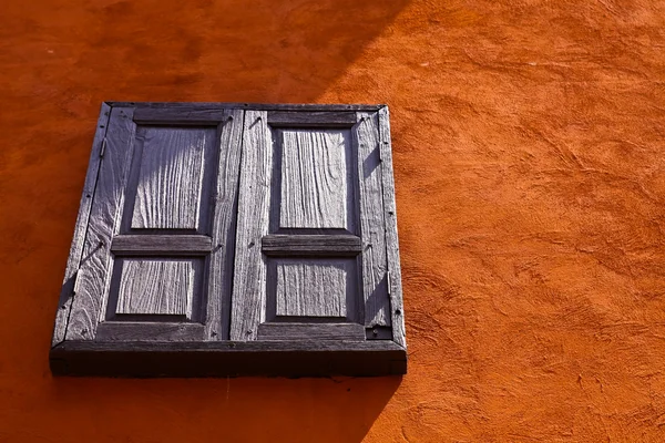 Old wooden window close on wall — Stock Photo, Image