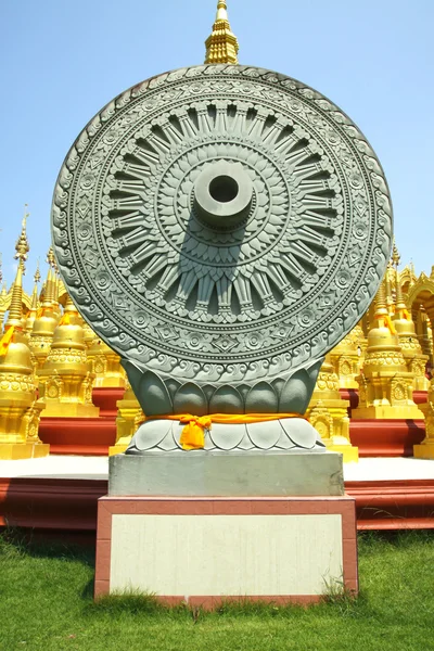 Carved stone Dhammajak — Stock Photo, Image