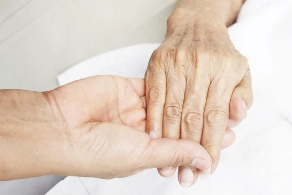 Tenendo una mano — Foto Stock